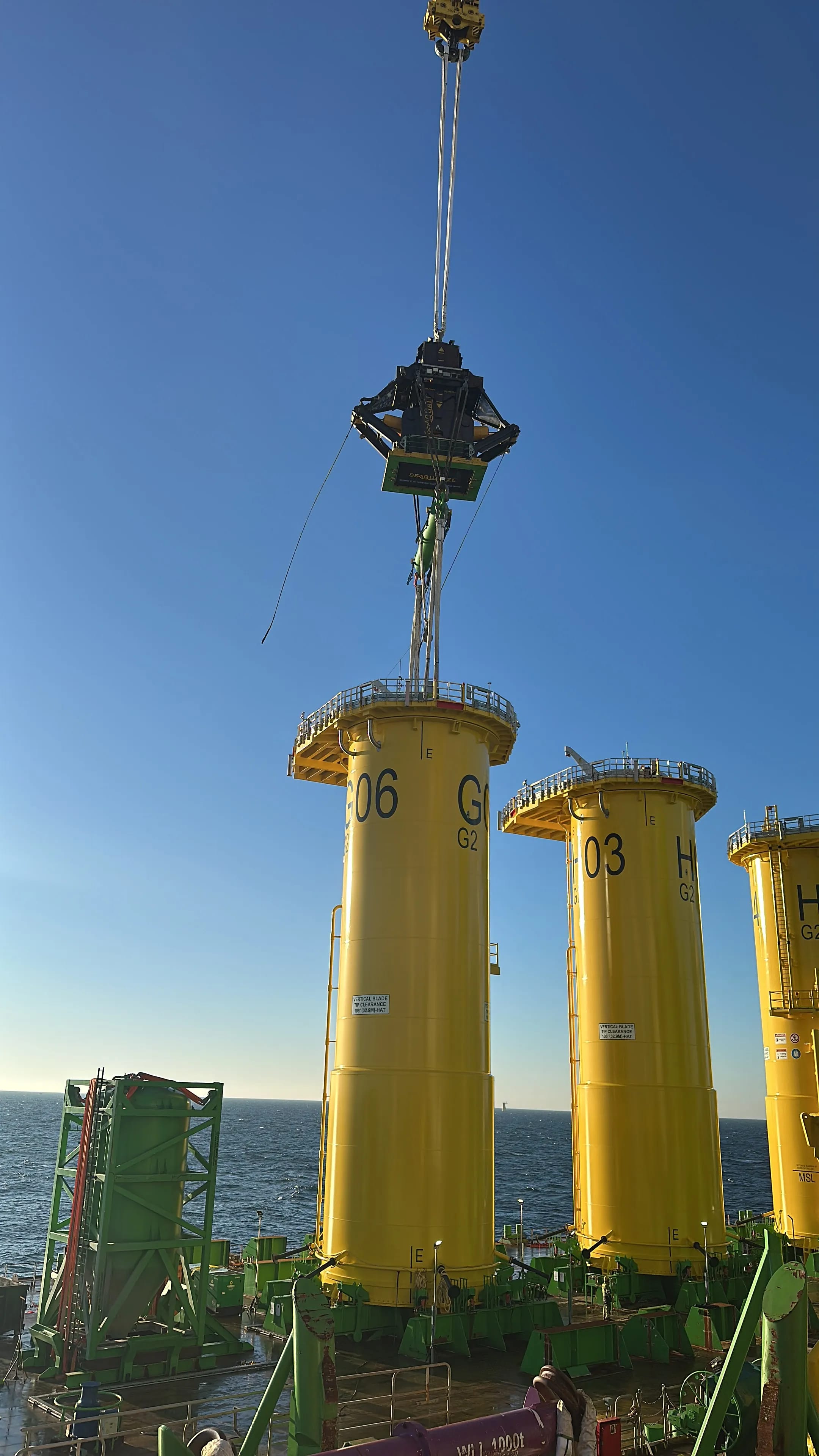 Lifting Transition Piece from a feeder barge with the HC750